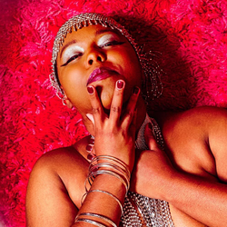 photo of Helena Isis item HELENAI